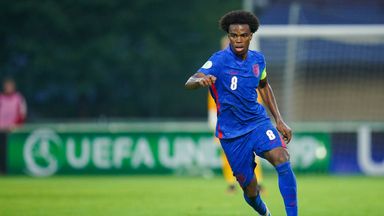 Carney Chukwuemeka sa v tejto sezóne presadil v Aston Ville - a bol menovaný do tímu turnaja Euro U19.